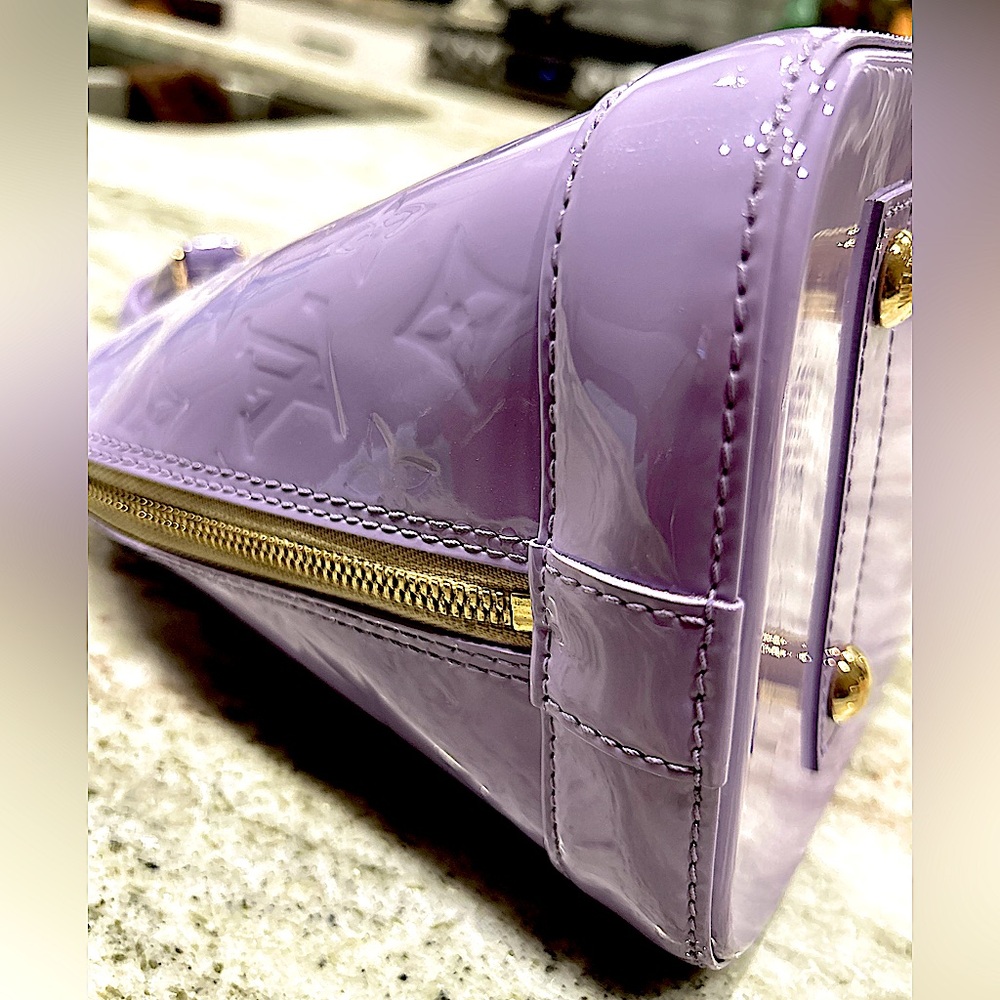 Louis Vuitton Authentic Pristine Lilac Vernis Alma - Picture 9 of 16